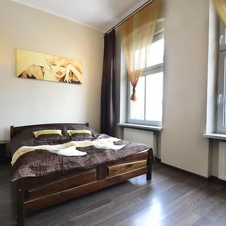 Hostel Royal *
